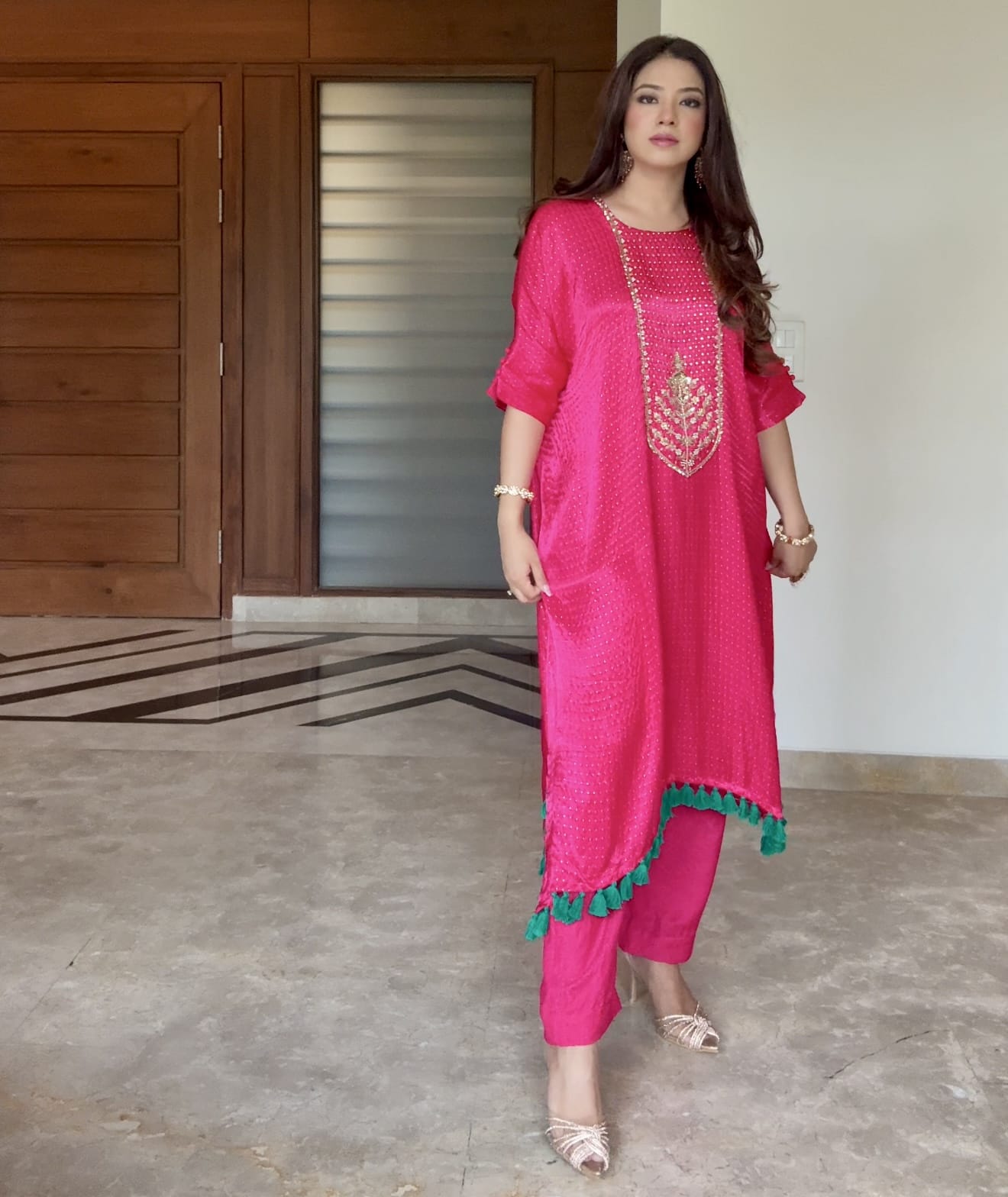 FUCHIA GAJJI BOOTI KAFTAN SET